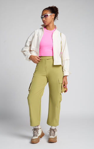 Woman wearing SENIQ Dirtpop Trek Jacket and Trailmix Pants