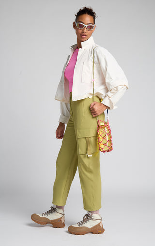 Woman wearing SENIQ Dirtpop Trek Jacket and Trailmix Pants
