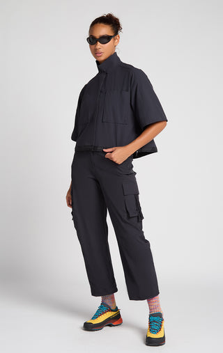 Woman wearing SENIQ Dirtpop Trek Jacket and Trailmix Pants